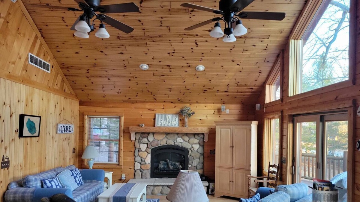 Hawks Cottage | Lost Lake Chalet (Hawks, MI): Gorgeous lakefront getaway- 20 minutes from Rogers City!