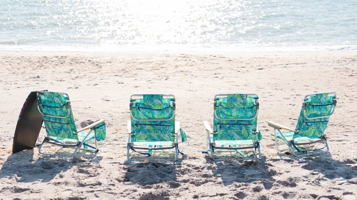 Englewood House | "Lost Loon" Oceanfront Cottage by Roxy Rentals