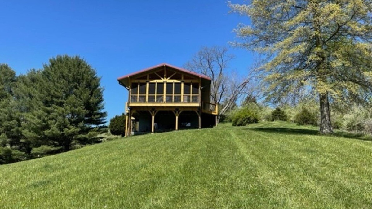 Lost River Cottage | Lost River Swiss Cottage/10 acres/Private Dog Park/Streams