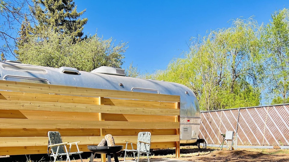 Pinetop RV Rental | LOT SPACES for Airstreams, vintage campers & camper vans @Corduroy Lodge