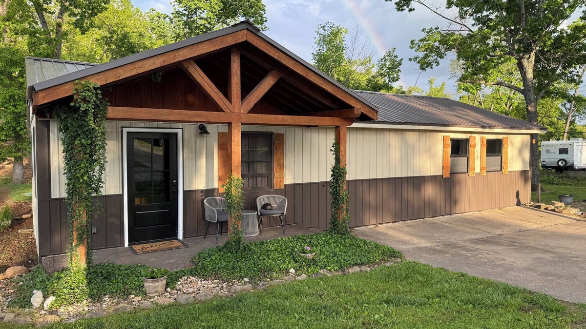Cape Fair Cabin | Lots of beds huge deck and a short walk to the lake. It’s time to be on the lake