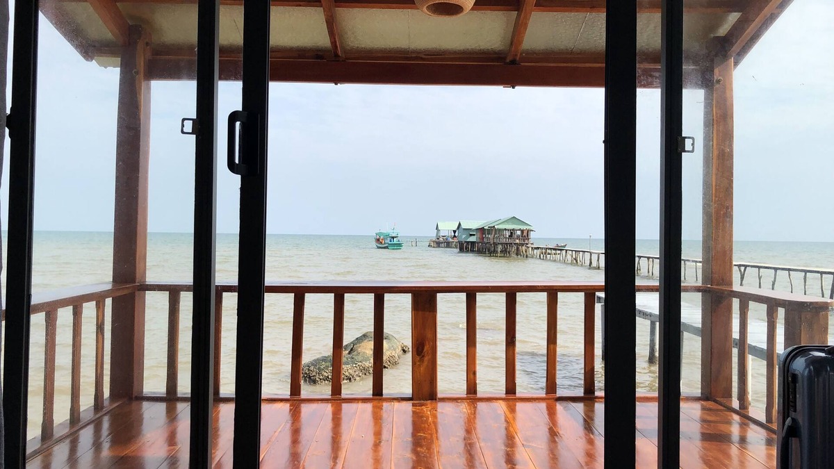 Ham Ninh Boat Rental | Lotus home, a sunrise overwater getaway