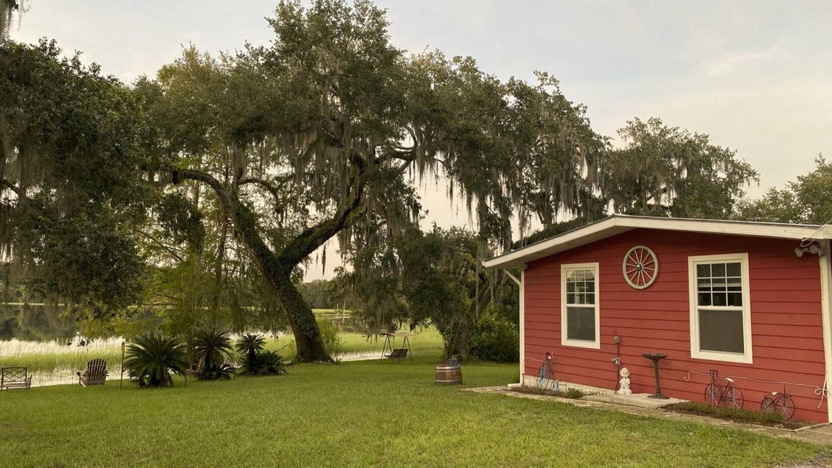 Floral City Cottage | 'Lotus Point' Lake House Getaway on Four Rustic Acres