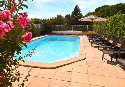 Sauzet House | Lou Cigalou - Au Calme - Grand Jardin - Piscine Partagée - Parking - Campagne et Idéalement Situé Proche A7 et Montélimar