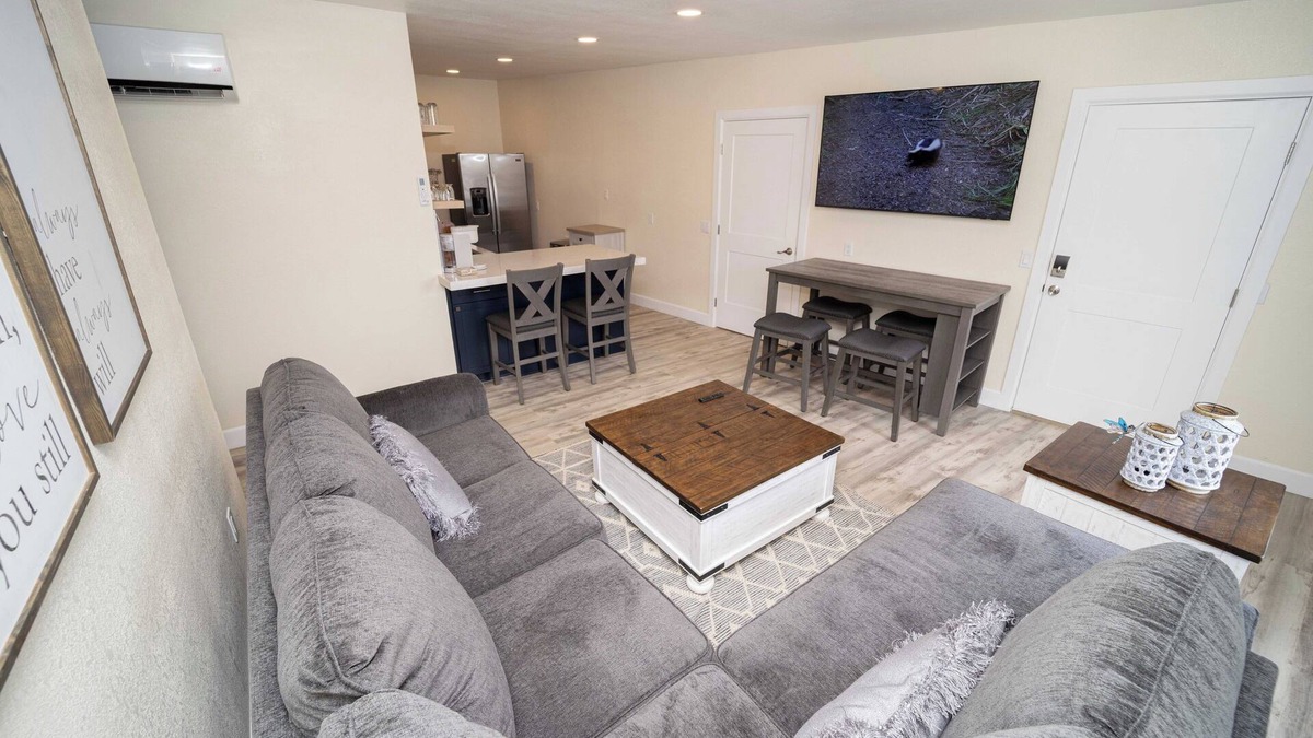 Globe Apartment | Lou Lou's Cozy Corner. Cool apartment with cold AC in charming Globe.