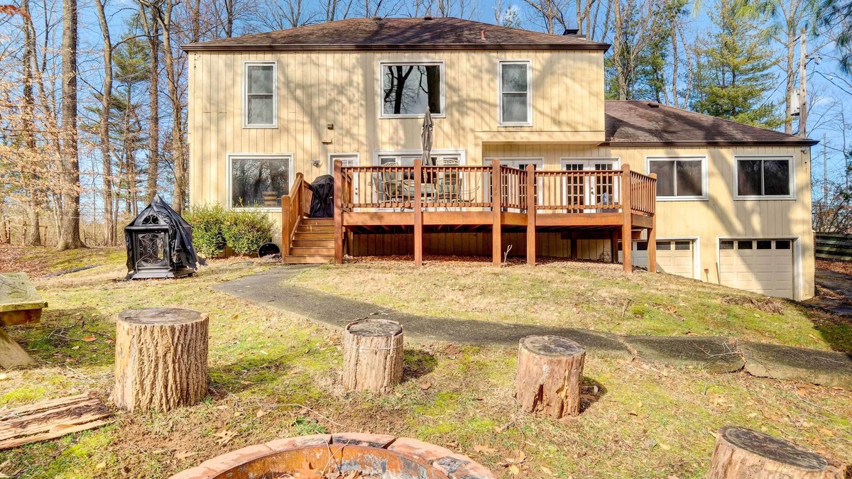 Harrods Creek House | Louisville Area Home: Deck, Fire Pit, Creek!