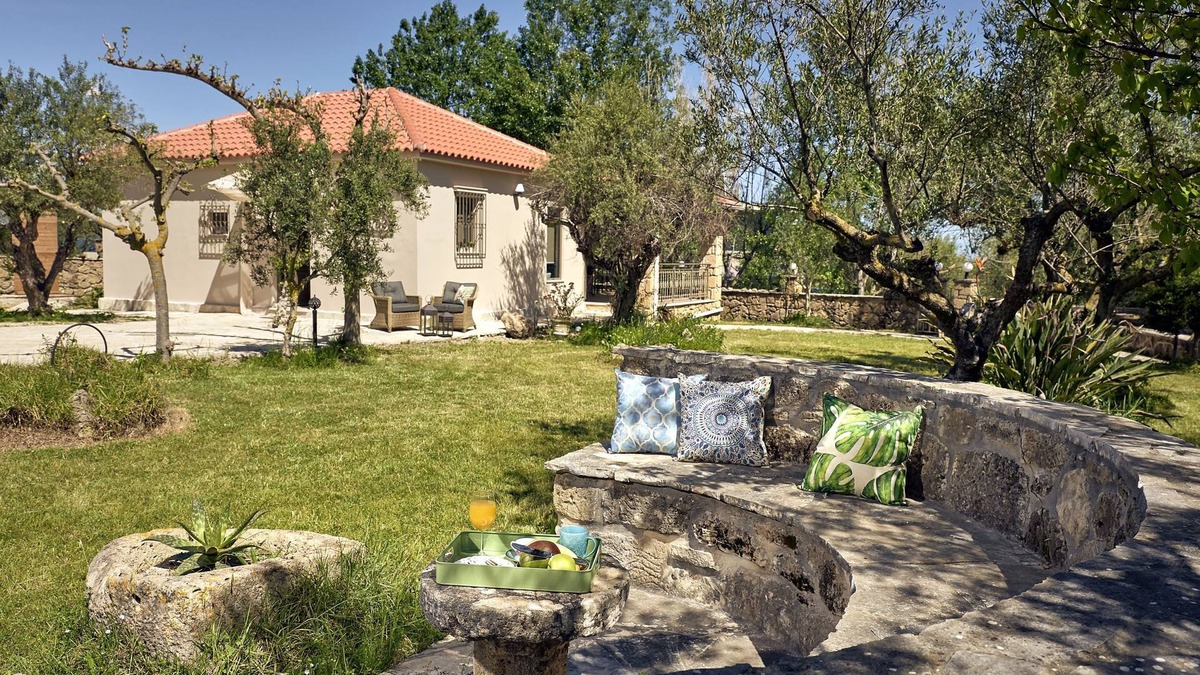 Psarou Villa | Loukia's House - 2 Bedroom Holiday Home
