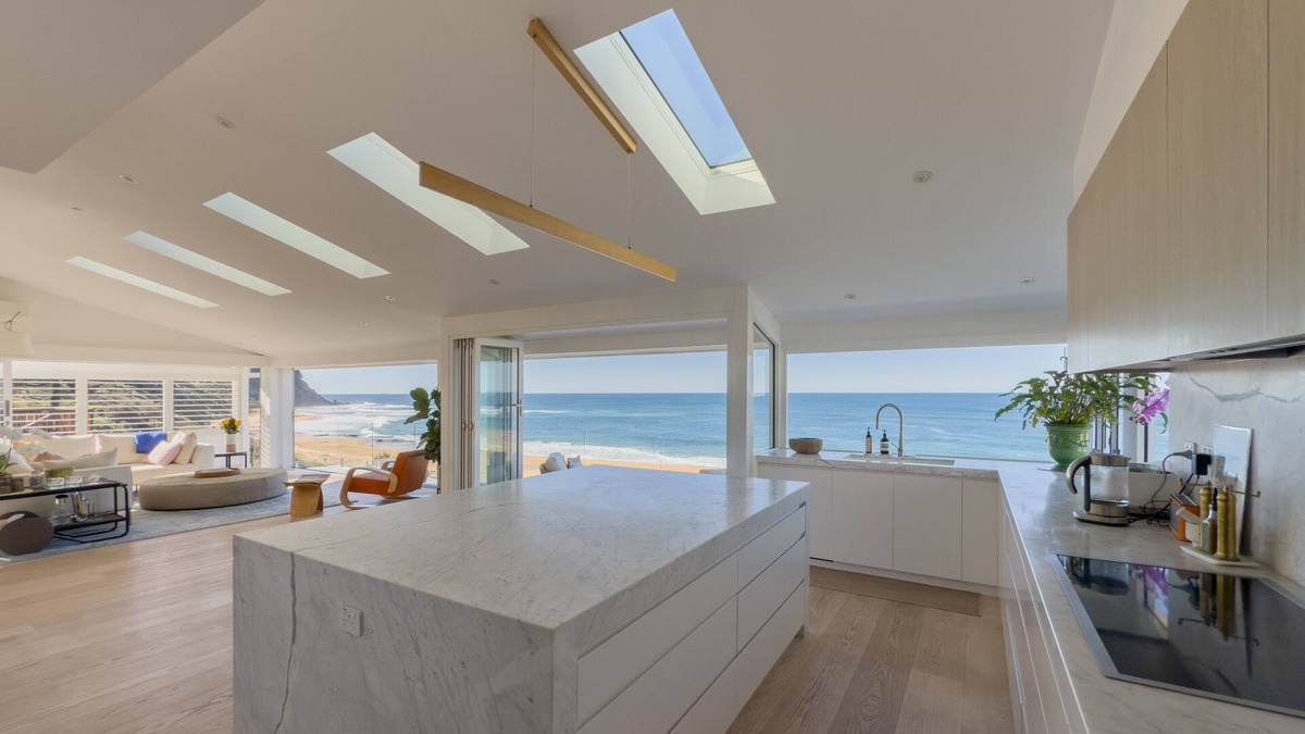 Forresters Beach House | Loulou Beach House – 4 BR excl. Studio