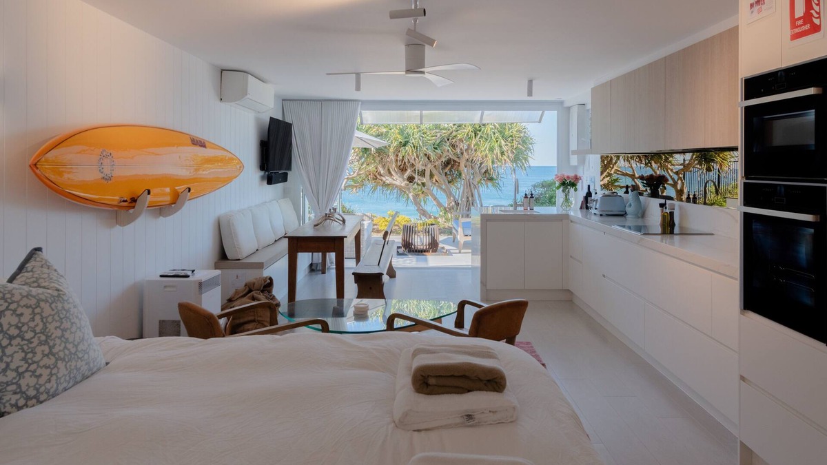 Forresters Beach Apartment | Loulou Beach Studio – Couple Retreat