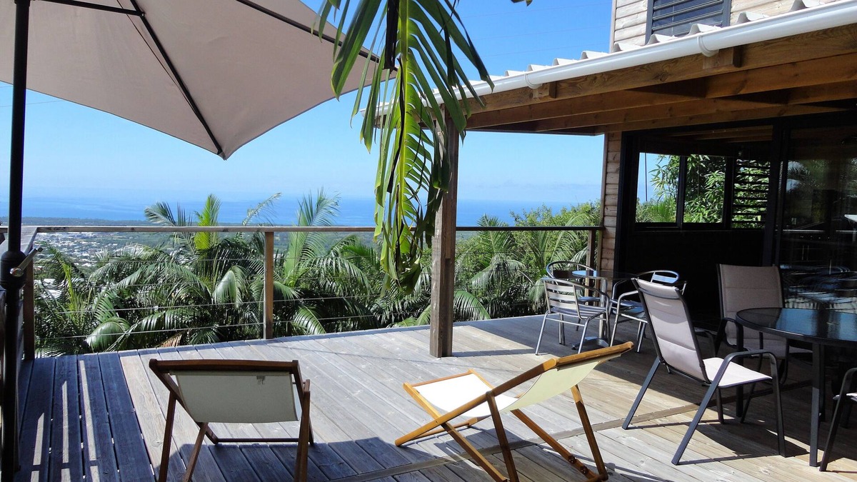 L'Etang-Sale House | Lounge des hauts 2 overlooking the Indian Ocean and forest