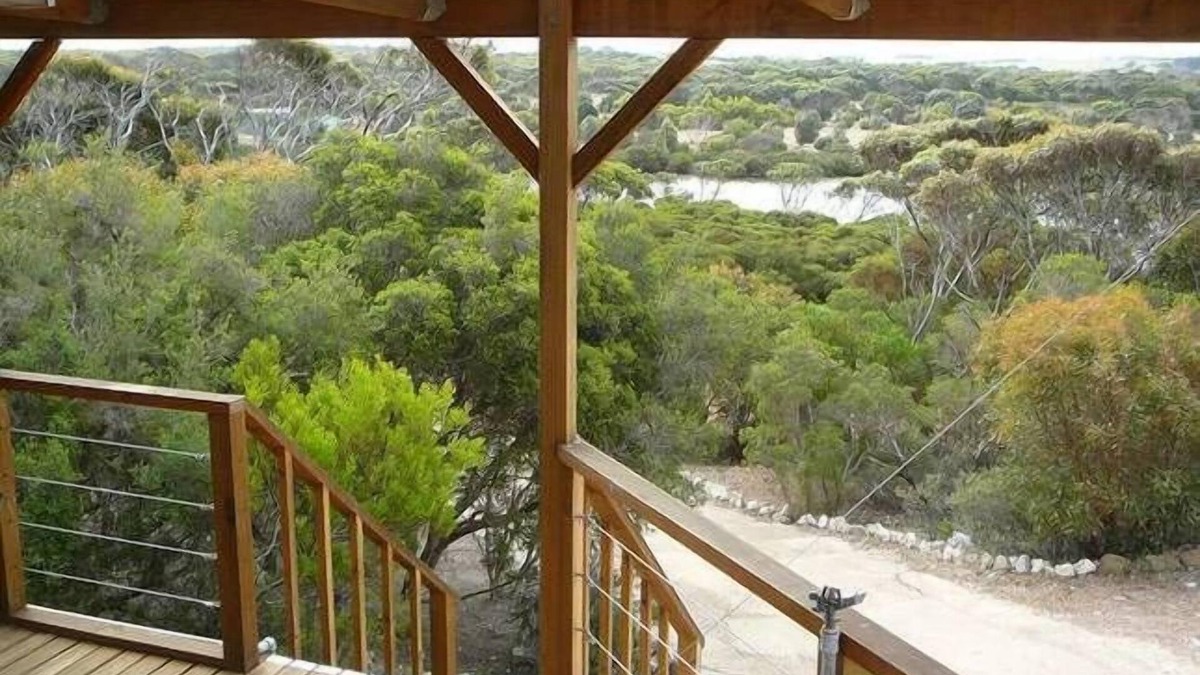 Newland House | Lovely 3 bedroom home with river views. Perfect location to explore the Island.