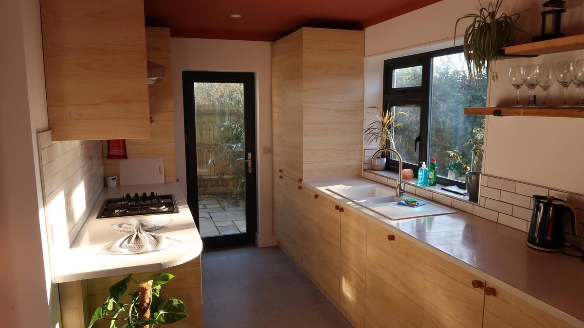 Lancing House | Lovable Lancing with Garden & Parking