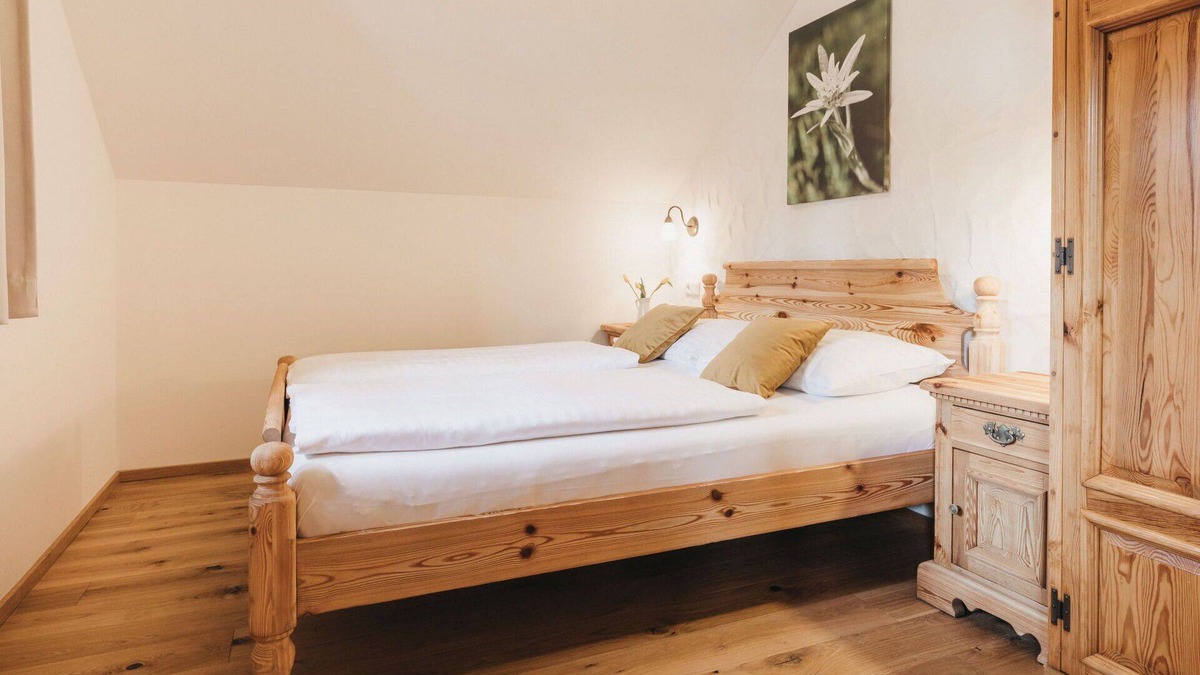 Finkenstein am Faaker See Apartment | Lovely apartment for 6 guests with pool, WIFI, TV, pets allowed and parking