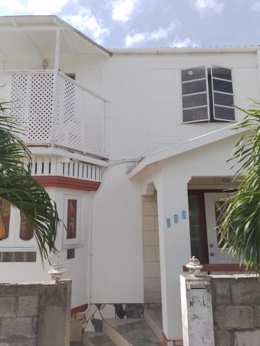 Oistins House | Love Den