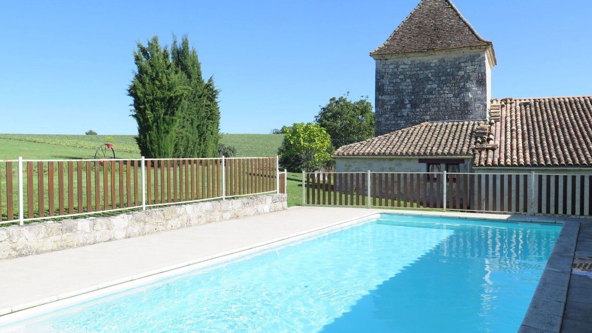 Dondas Villa | Lovely apartment in villa for 6 people with pool, TV, terrace, panoramic view and parking