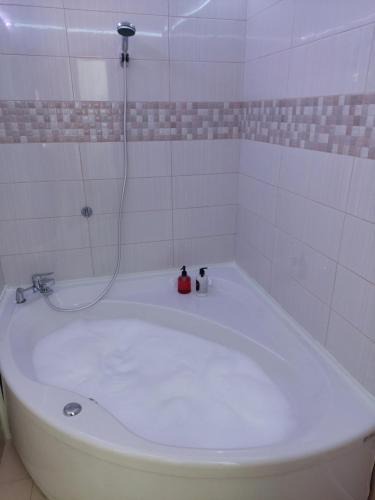 Treis Elies House | Love Holiday Suite 1