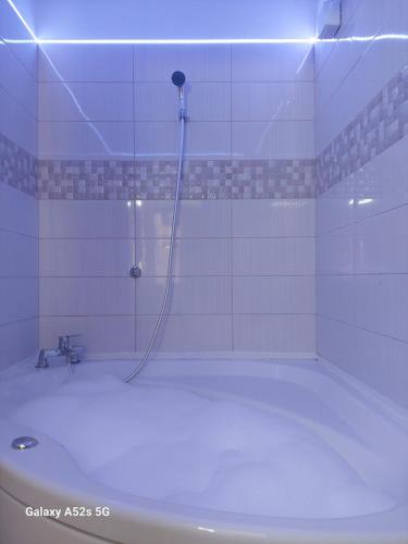 Treis Elies House | Love Holiday Suite 2