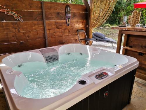 Nerac Apartment | Love Room avec spa