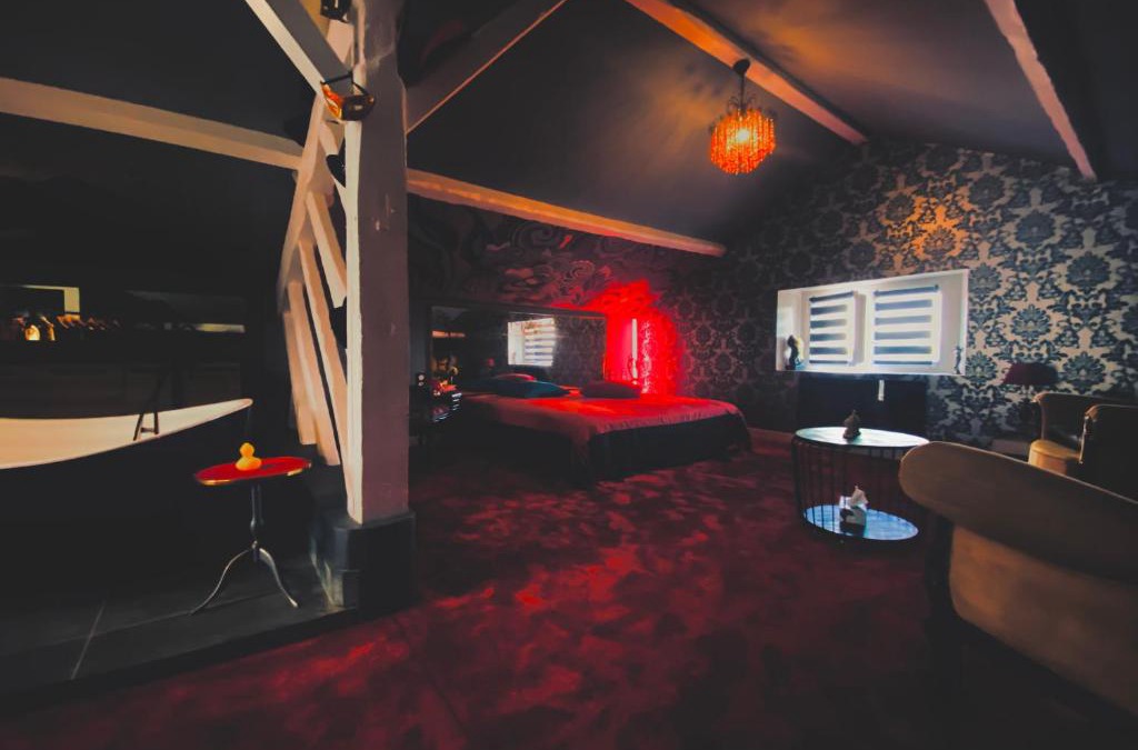 Saint-Vincent-de-Paul Bed & Breakfast | Love-Room Chic&Glam'