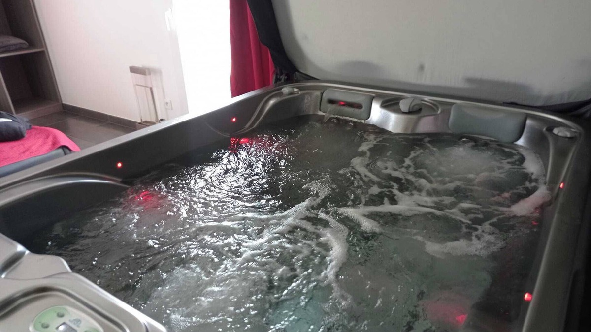 Damprichard House | Love Room : Chambre, Suite Avec Jacuzzi et Sauna Privatif