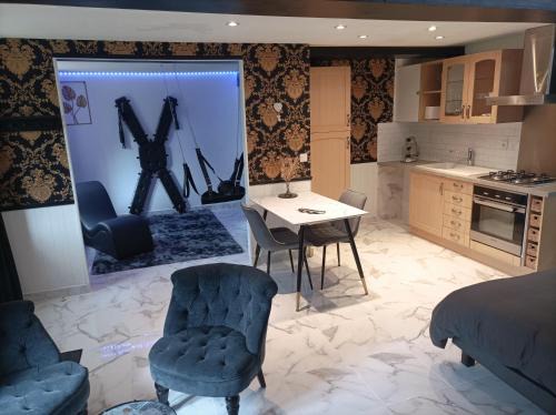 Saint-Aubert-sur-Orne House | Love Room, L'aubertine