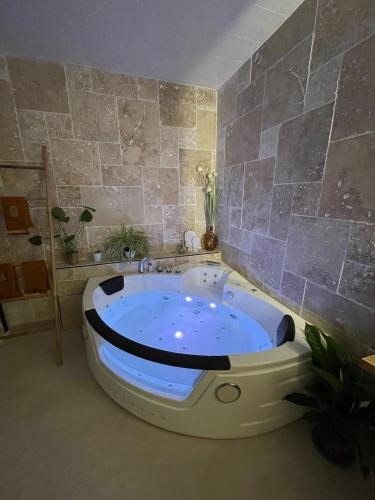 Le Breuil-sur-Couze House | Love Room lAntre dEux