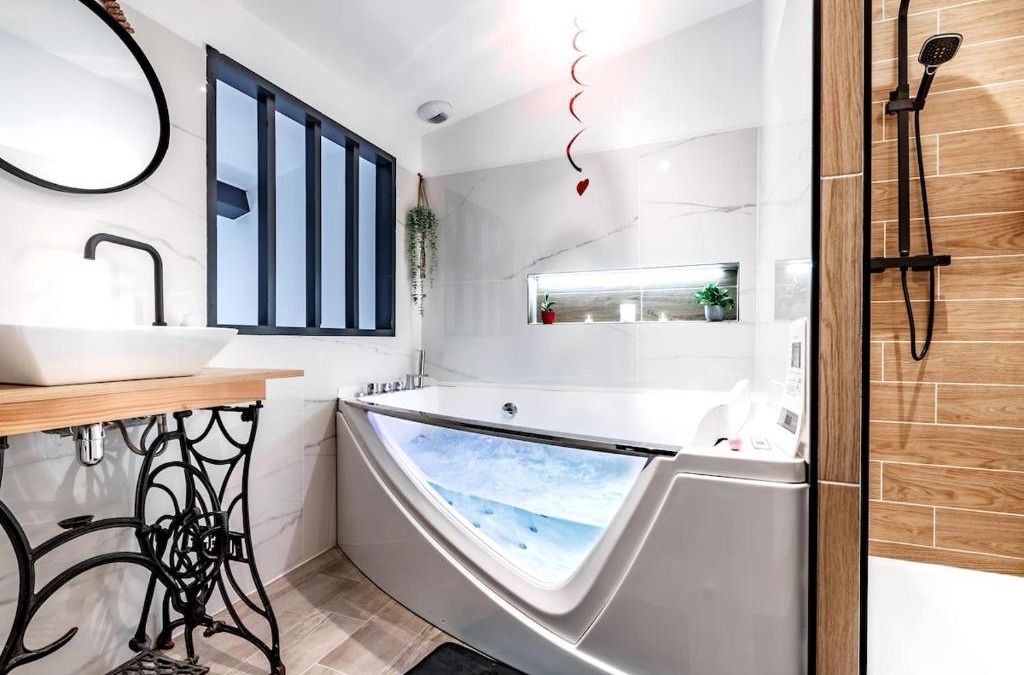 Ambronay House | Love Room Loft Spa logement entier balneo exterieur