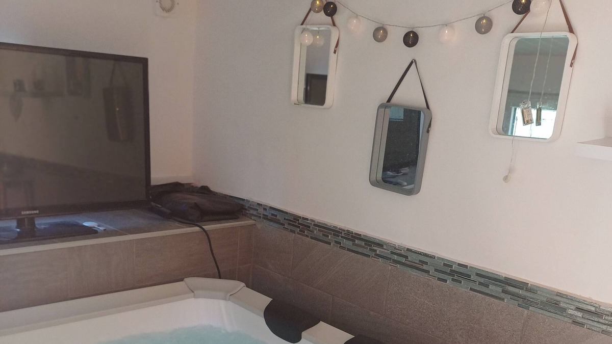 Aniane Apartment | Love room spa detente