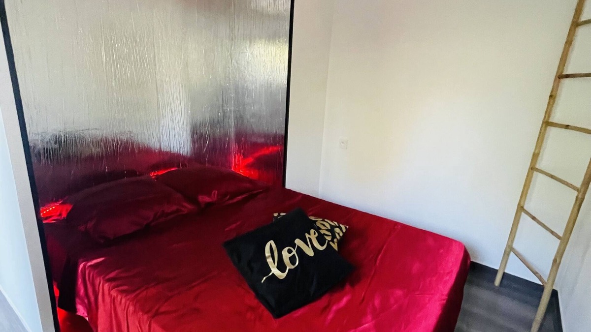 Le Tholonet House | LOVE ROOM under the stars