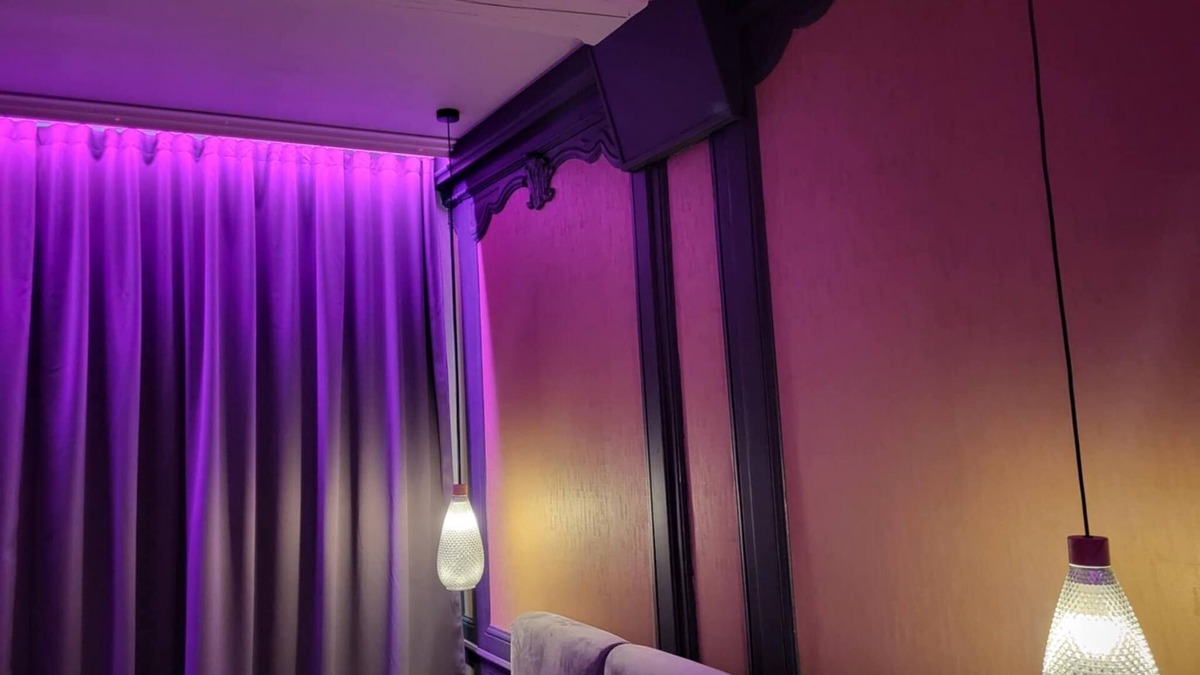 Vitre House | Love room with secret room and wellness area
