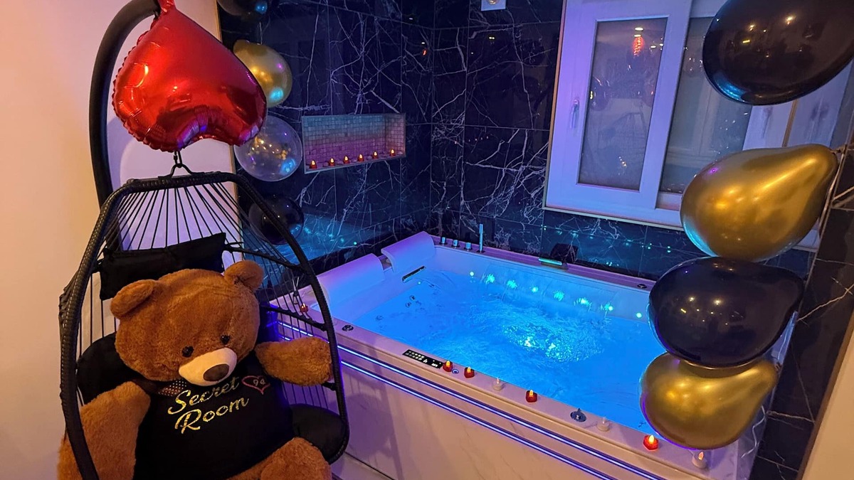 Choisy-le-Roi Apartment | Love room with spa 94