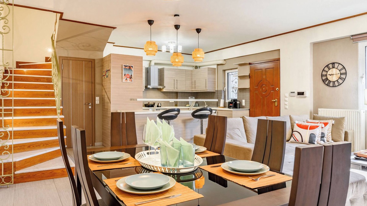 Gerakas House | Lovehome-4BD Villa with views,dinners-close to airport, MEC ΑΕ,bus stop, Railway