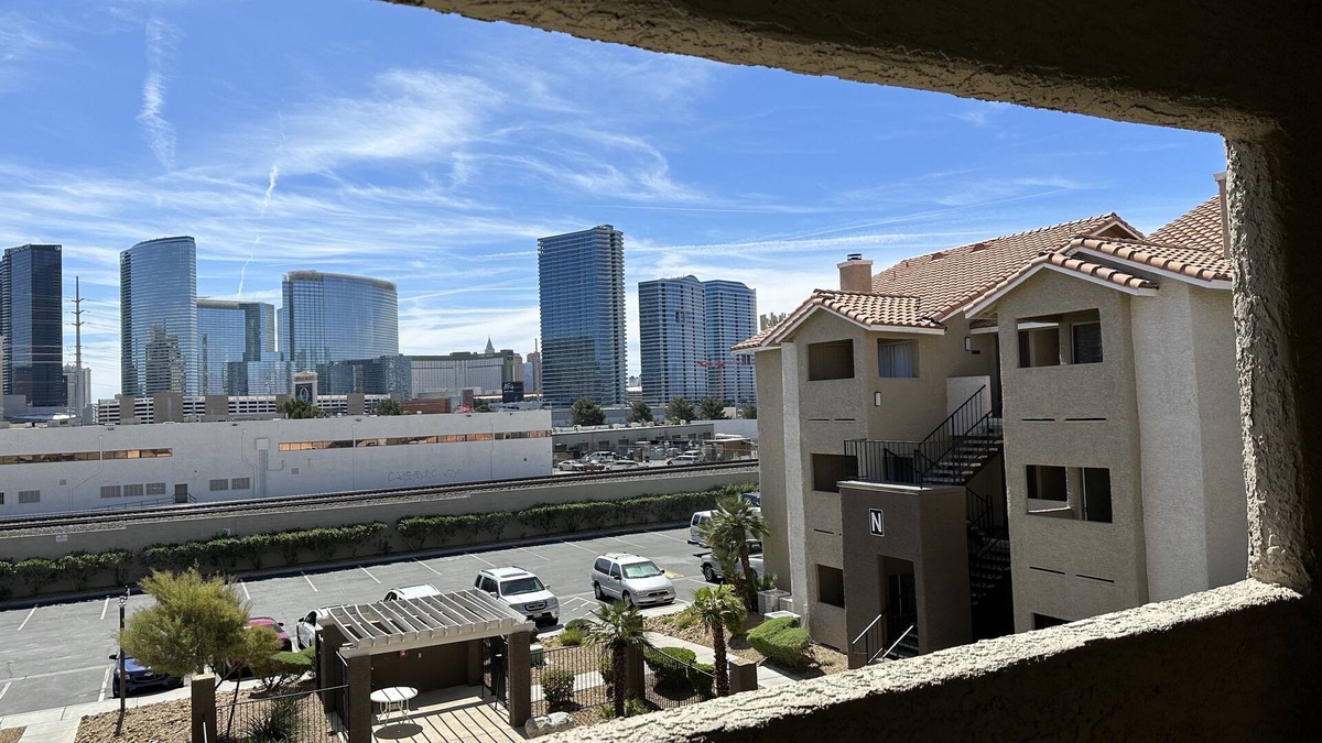 Las Vegas Condo | Lovely 1 bed condo with Las Vegas Strip View and located on the top floor
