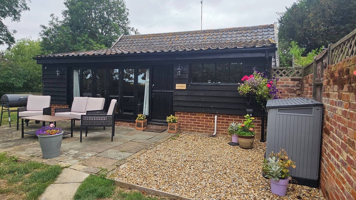 Stowmarket Cottage | Lovely 1-Bed Cottage Mendlesham Green Stowmarket