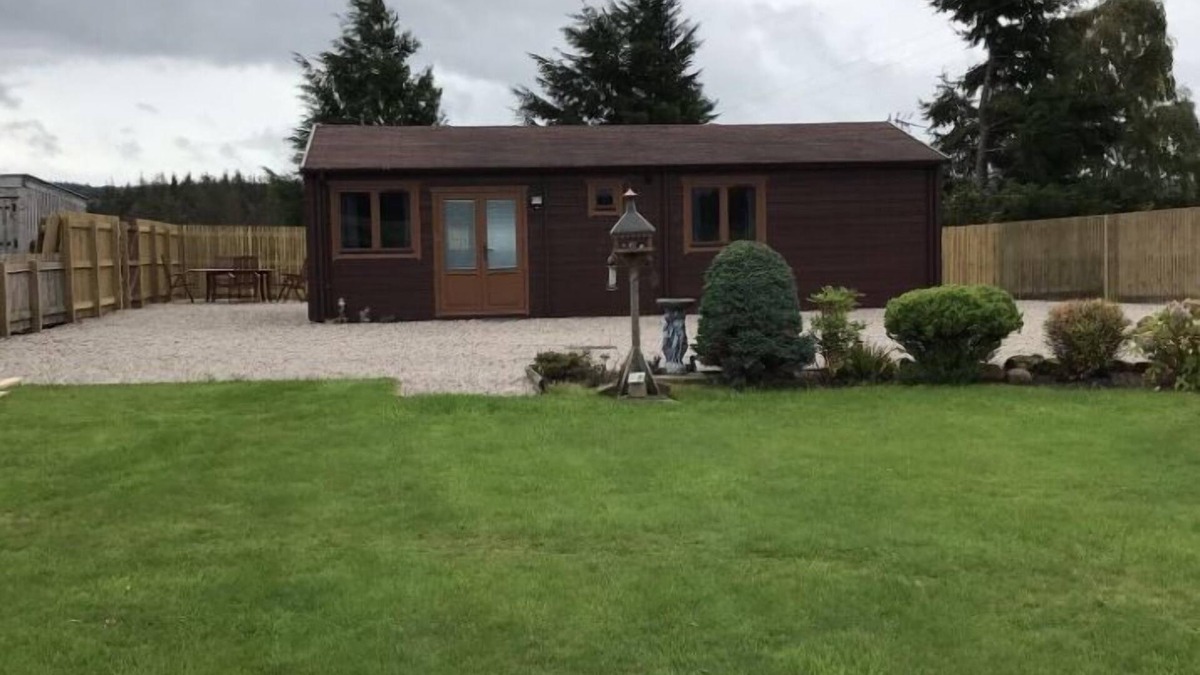Fochabers Ski Chalet | Lovely 1-Bed House in Fochabers, Scotland