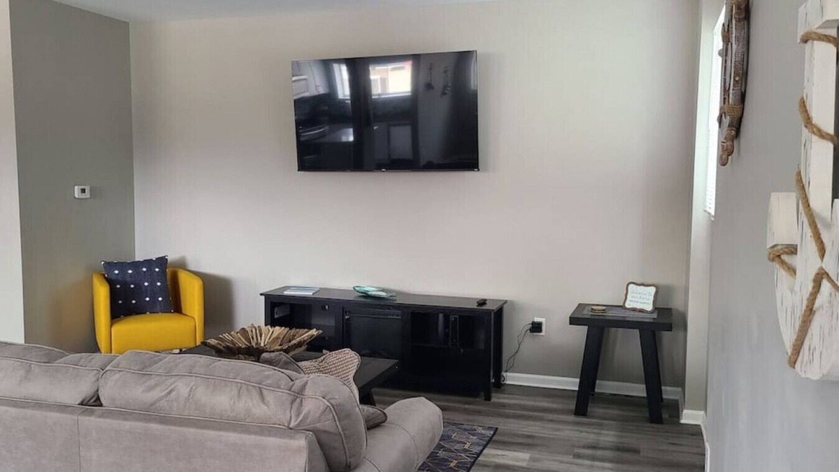 Port Washington Apartment | Lovely 1 bedroom rental. Newly renovated!