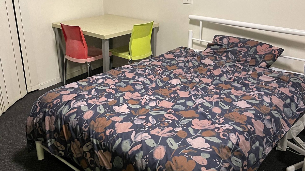 Footscray Apartment | Lovely 1 Bedroom Apartment With Fire Heating System