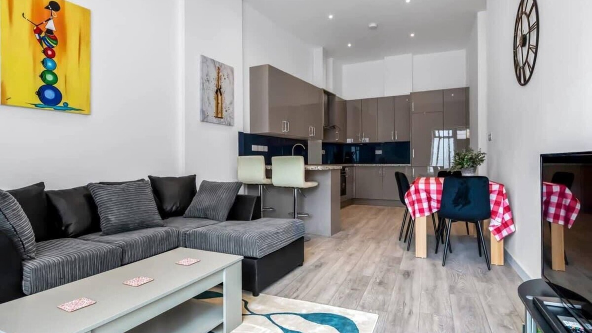 Woking Apartment | Lovely 1 Bedroom Apartment in Central Woking