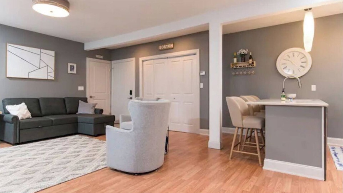 Wilmington Apartment | Lovely 1-bedroom apt, nobody above, below+ parking
