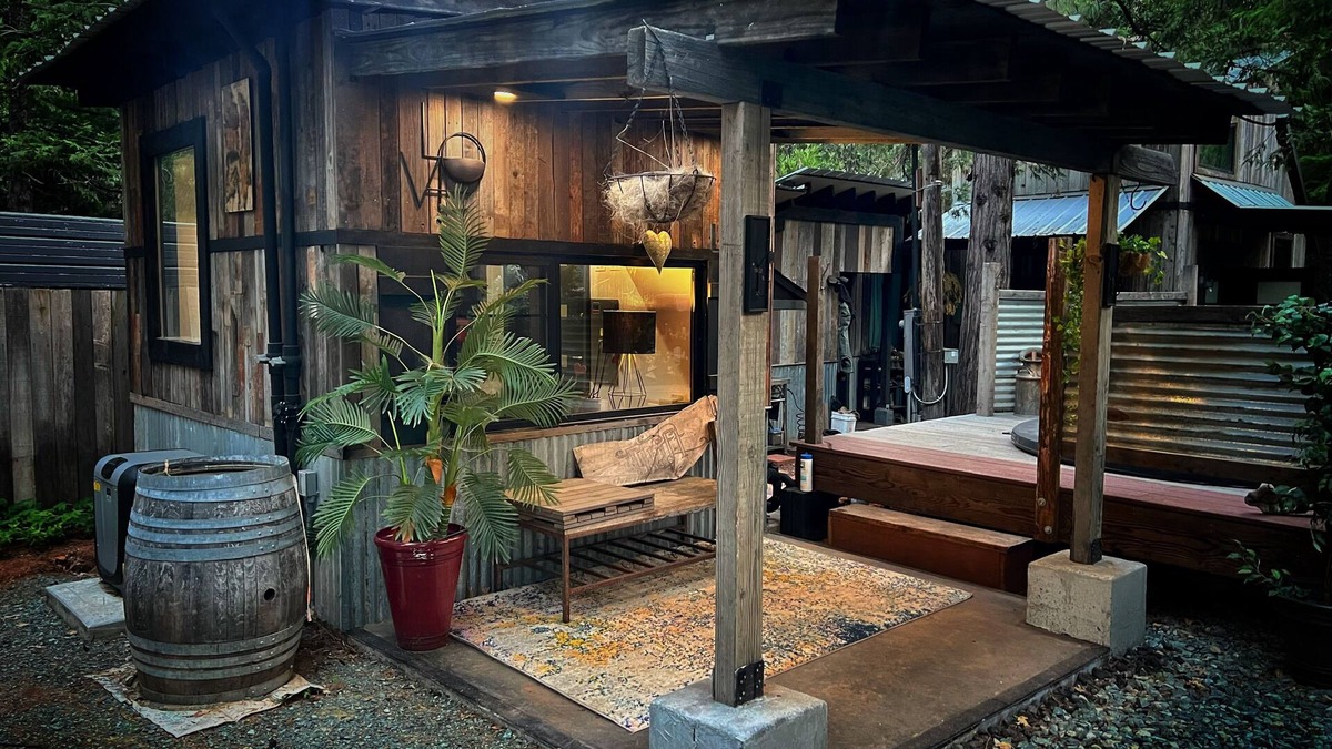 Glencoe Cabin | Lovely 1-bedroom cabin in Pioneer plus camping and Rv Sites w/10 person hot tub