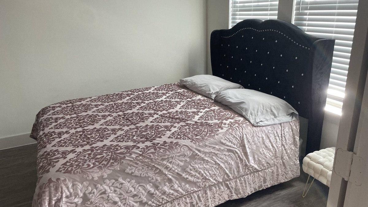 Garden Oaks Apartment | Lovely 1 bedroom comfy unit with pool