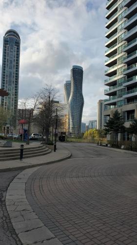Downtown Mississauga Apartment | Lovely 1 bedroom Condo Downtown Mississauga Square One