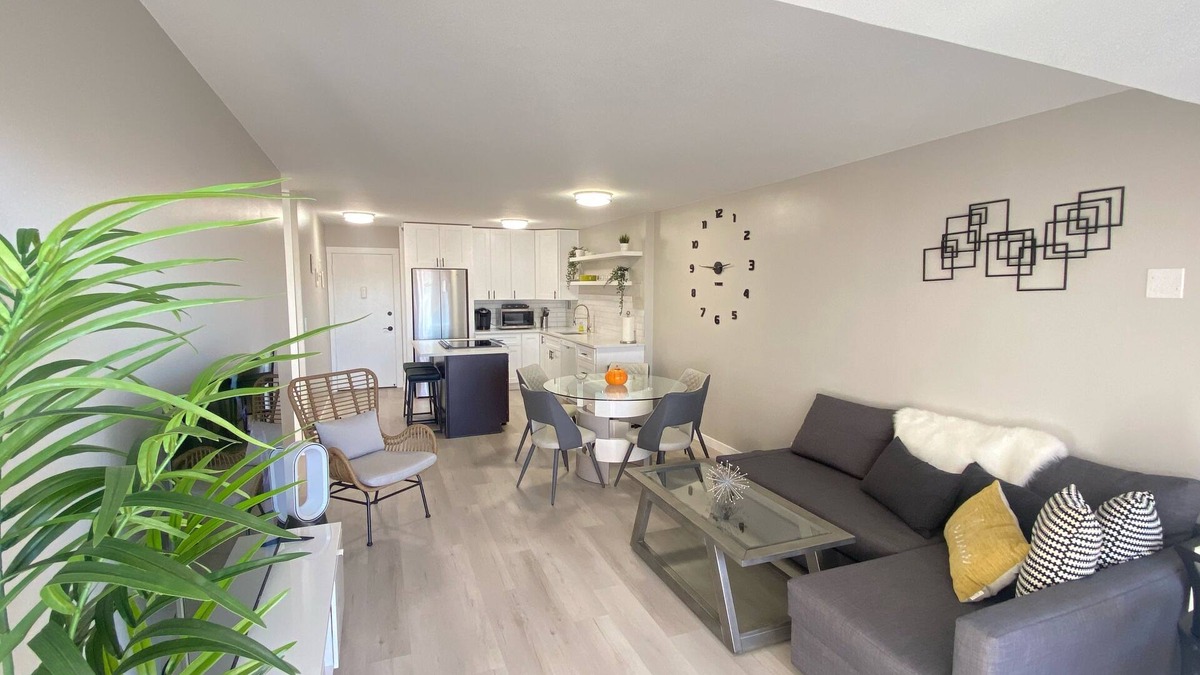 Congress Park Condo | Lovely 1 bedroom condo near shops & dining!