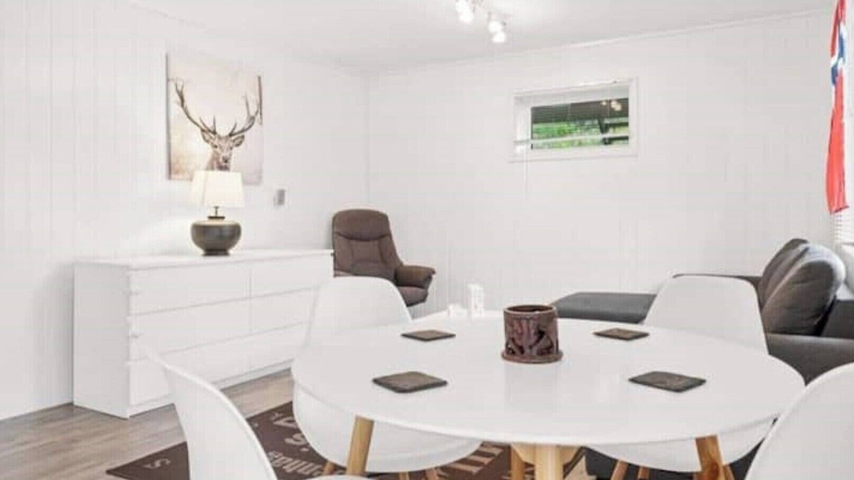 Svolvaer Apartment | Lovely 1 bedroom downstairs apartment with free parking