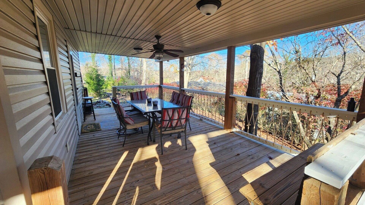 Mammoth Cave House | Lovely 1 bedroom house w/loft at Nolin Lake! Neighborhood boat ramp/lake access.