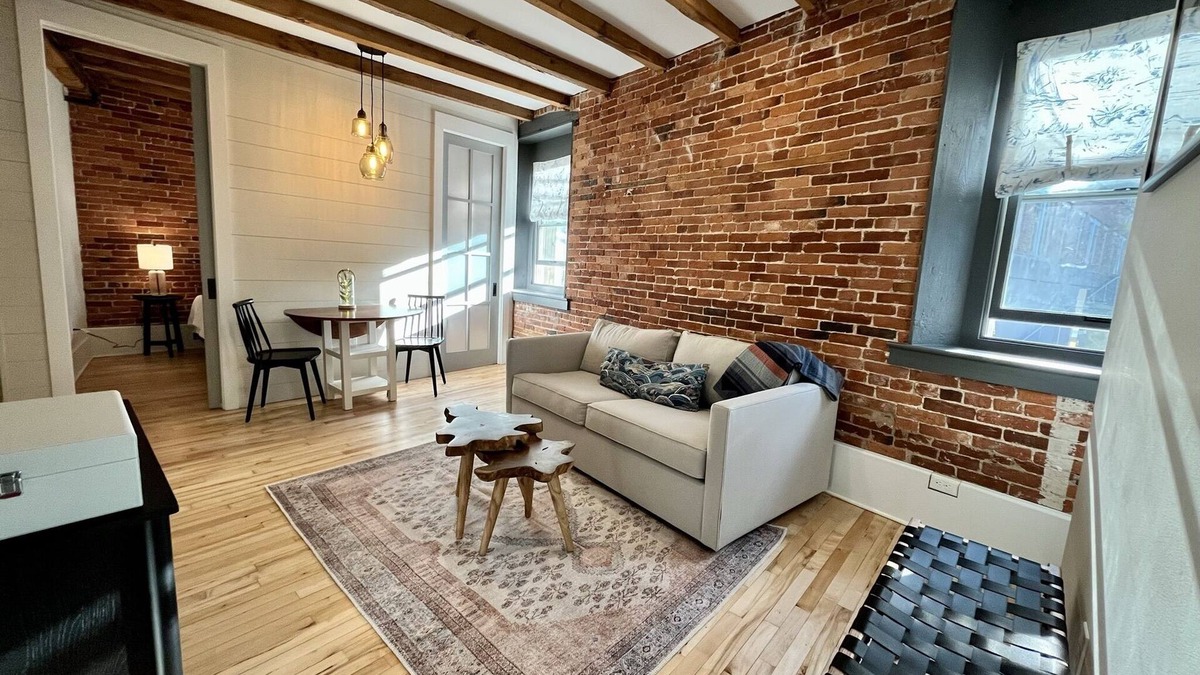Portsmouth Apartment | Lovely 1-bedroom in downtown Portsmouth steps to everything!