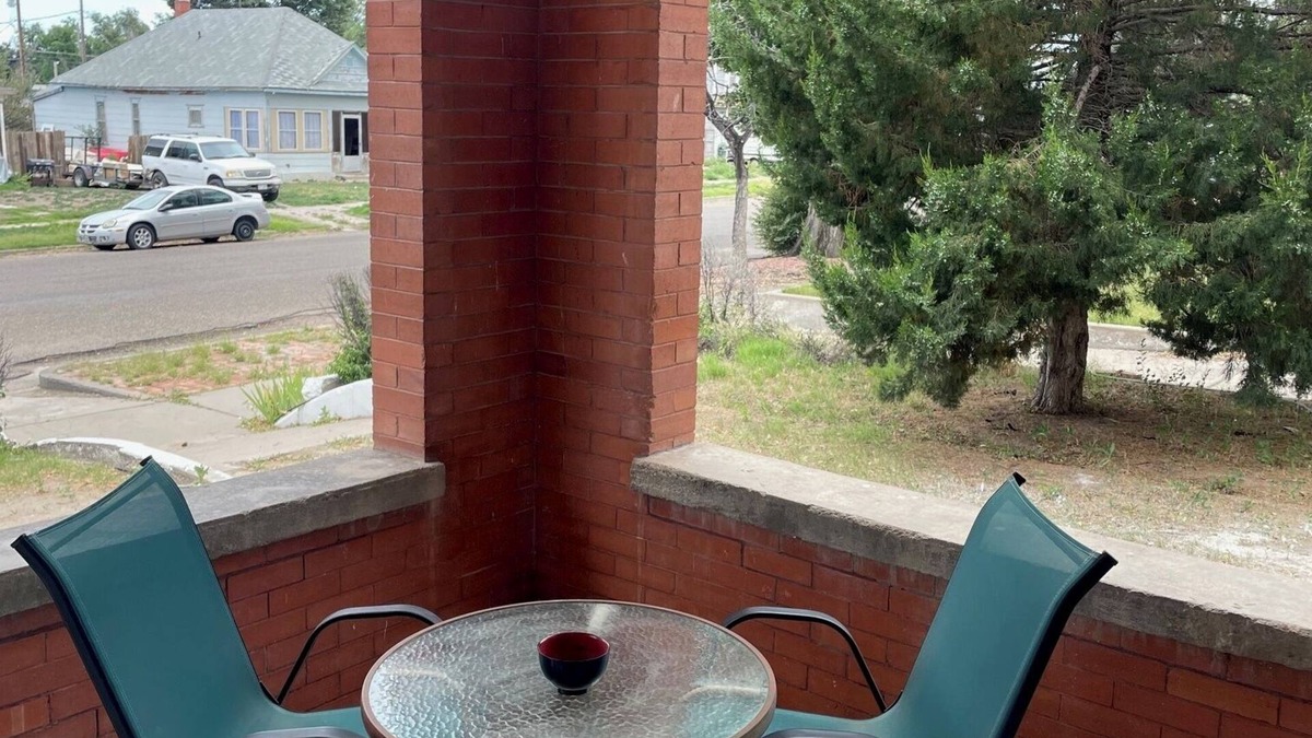 La Junta Apartment | Lovely 1 bedroom suite in Historic La Junta home- cozy, clean & convenient stay