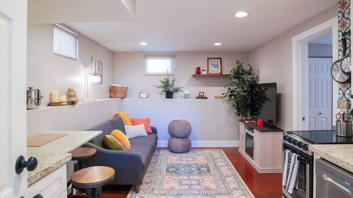 People's Freeway Apartment | Lovely 1 Bedroom Downstairs Apartment
