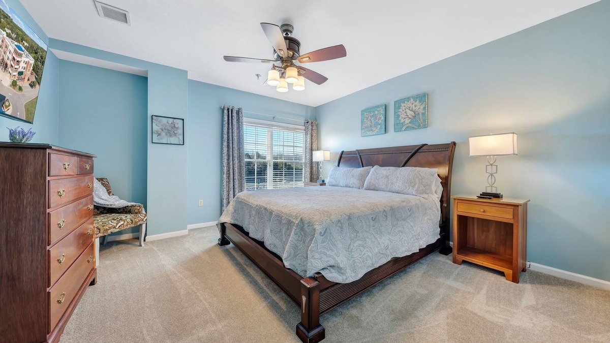 Moneta Condo | Lovely 1 king bedroom dwnt moneta on-site restaurant