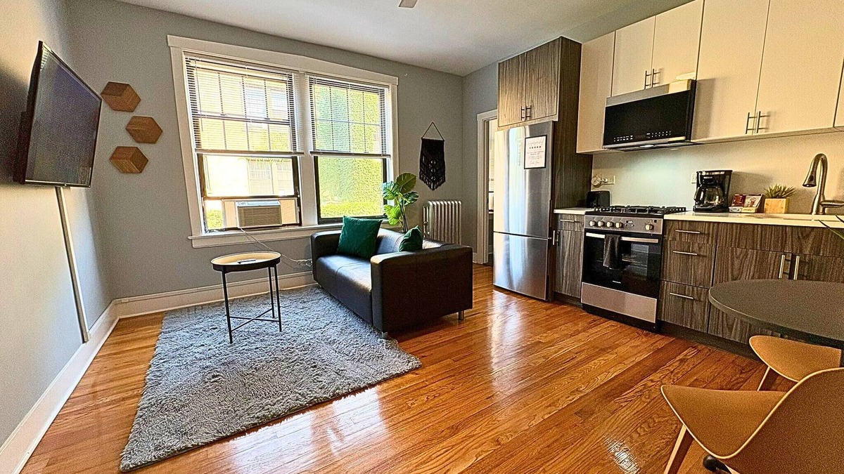 Roscoe Village Apartment | Lovely 1BR Apt in Lakeview